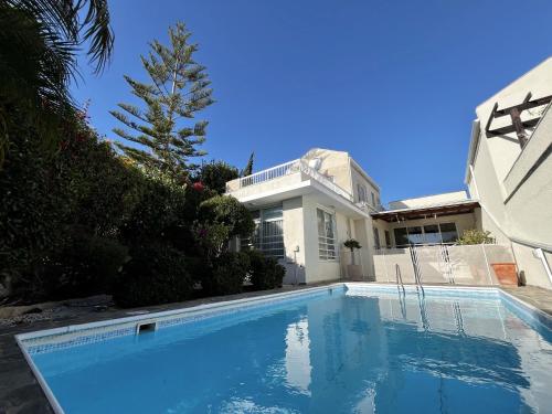 Bazén v ubytování STAY Agapi Sea view Villa nebo v jeho okolí