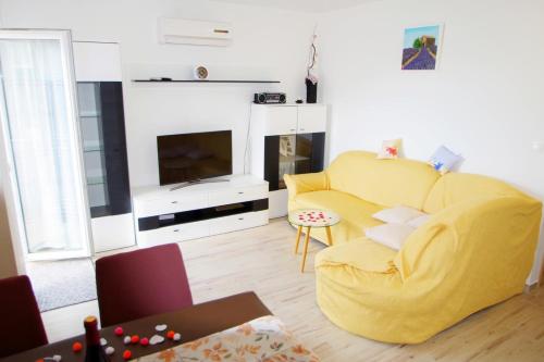 Apartments Cony and Tara