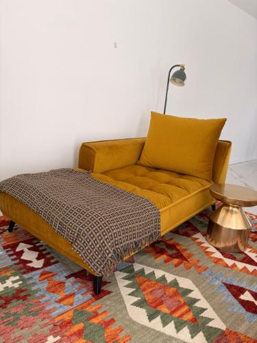 Posezení v ubytování The PALM Fuseta