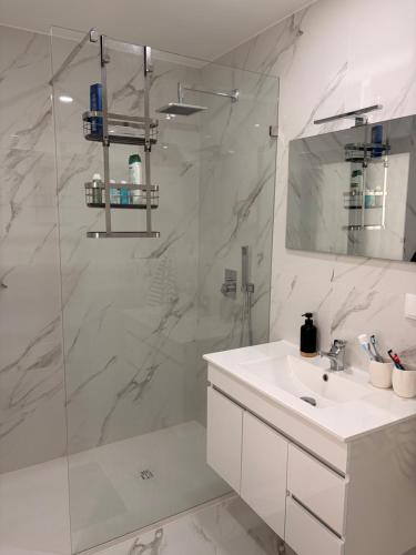 Koupelna v ubytování The PALM Fuseta