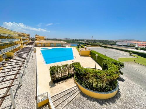a resort with a swimming pool and a resort at HI Santa Cruz - Pousada de Juventude in Santa Cruz