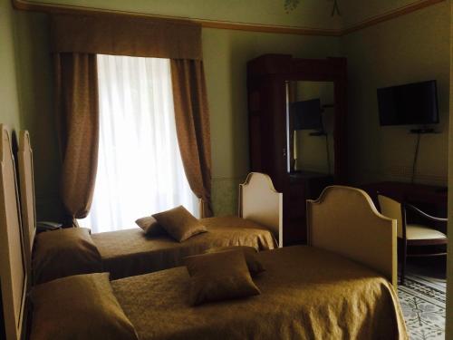 A television and/or entertainment centre at Hotel Sant'Anna