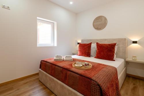 Postel nebo postele na pokoji v ubytování Bright & Spacious Flat in Matosinhos by HostWise
