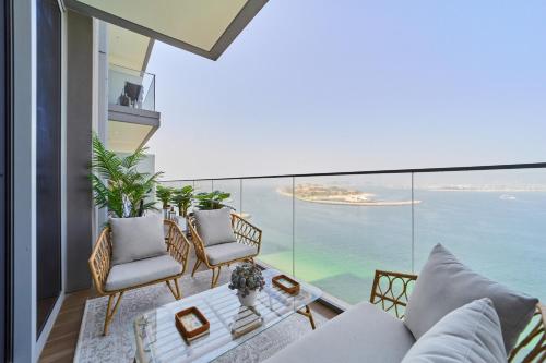 Luxury 2BR Beach Isle With Palm Views and Beach Access