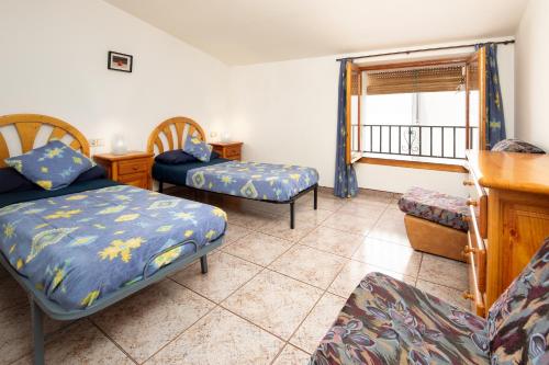 a living room with two beds and a window at Poble tranquil prop de Tarragona i Portaventura in Catllar