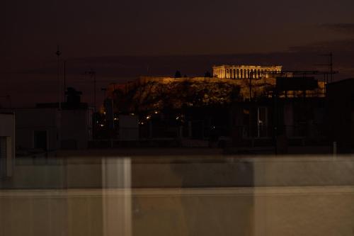 Acropolis View Studio 8th Floor Wake Up to the Parthenon