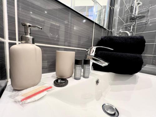 a bathroom sink with a soap dispenser on it at Superbe 4pers - Saint-mandé, 200m Paris in Saint-Mandé