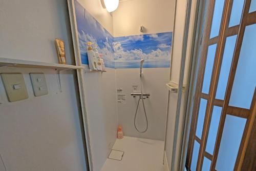 Ένα μπάνιο στο 木製ぬくもりカプセル宿