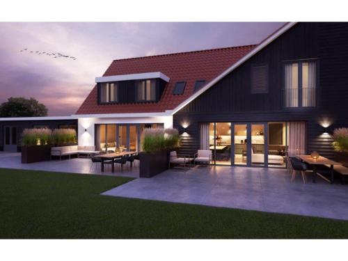 a rendu une maison avec une terrasse dans l'établissement Modern villa in De Cocksdorp near the beach, à De Cocksdorp