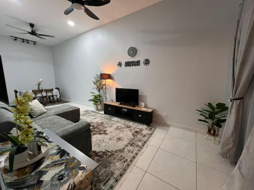 TV a/nebo společenská místnost v ubytování HidaIz Homestay Juasseh