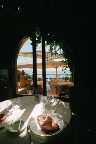 Un restaurante o sitio para comer en Rigat Park & Spa Hotel - Adults Recommended