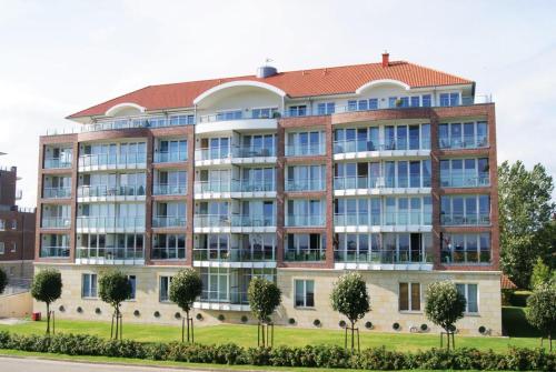 an apartment building with a red roof at NB 19 - Ferienwohnung 2 Zimmer Seeblick Grimmershörn in Cuxhaven