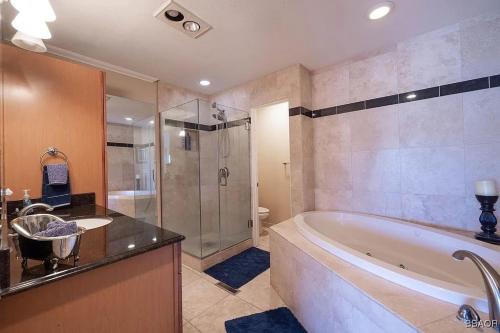 Ένα μπάνιο στο Lake Forest Shores at Big Bear Lake