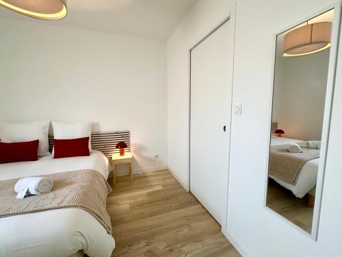 Postel nebo postele na pokoji v ubytování L'Atelier des Couleurs - T2 Neuf - plain-pied