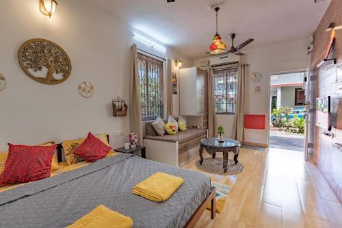 a bedroom with a bed and a living room at Ground Floor Studio With S Pool 3 Min Ride To Benaulim Beach in Benaulim