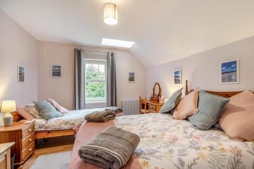 een slaapkamer met een bed en een raam bij 2 Bed in Broad Haven oc-h33632 in Broad Haven