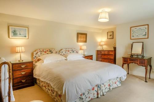 Voodi või voodid majutusasutuse 3 Bed in Calbourne oc-g33538 toas