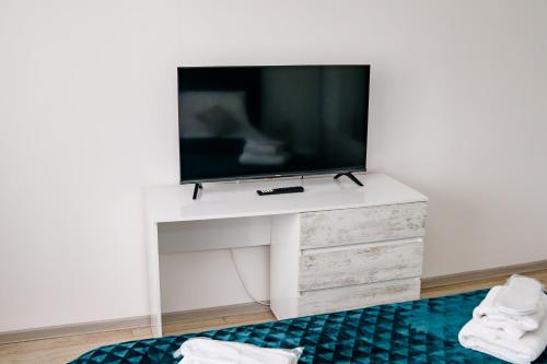 Televizorius ir (arba) pramogų centras apgyvendinimo įstaigoje DREAMS ESCAPE