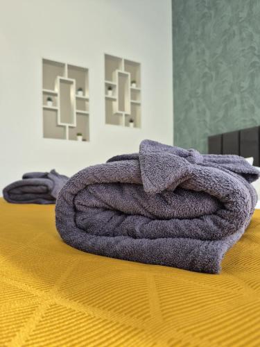 a purple blanket laying on top of a bed at Schwarzwald City Loft 1 in Villingen-Schwenningen