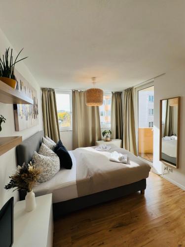 a bedroom with a large bed in a room at Ferienwohnung AllgäuSchatz Kempten in Kempten