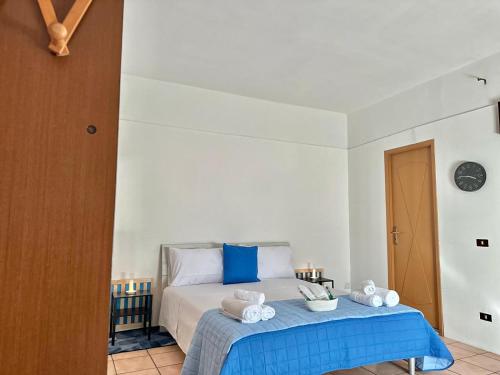 a bedroom with a bed with a blue table at HOME BUCISCA - Your days of relaxation in CTA