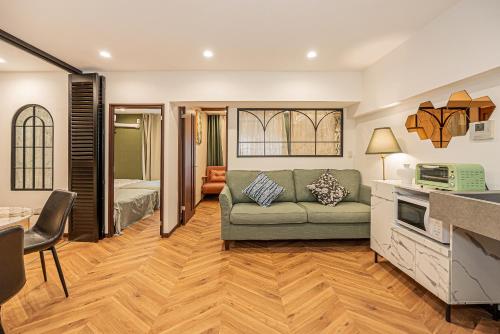 Within easy reach of Shinjuku bustling district 4 minutes walk from nearest station 2 room apartment with lift Suitable for families and groups