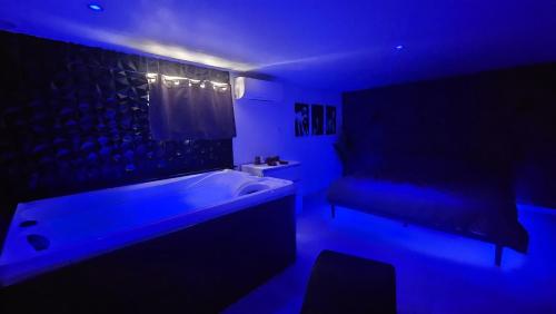 Billede fra billedgalleriet på LoveRoom & Spa - Sanary sur mer - Le Nid Secret i Sanary-sur-Mer