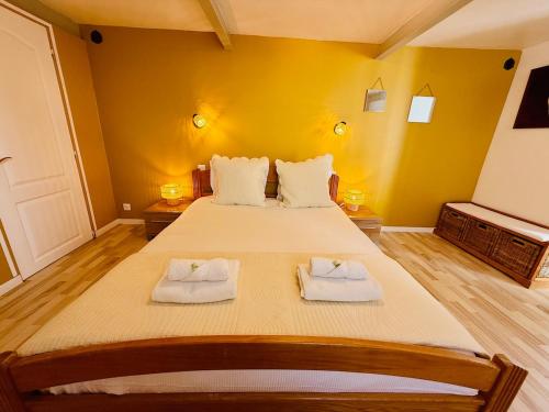 Postel nebo postele na pokoji v ubytování ''Maison Gaïa'' Terrasse, wifi et garage