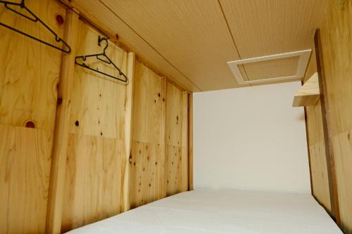 Postel nebo postele na pokoji v ubytování Out of Office Hostel by 旅路