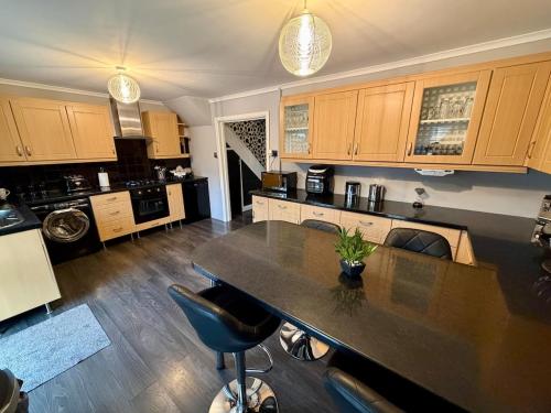Stylish 3-Bed Family Pet-Friendly Home with Garden photo 22