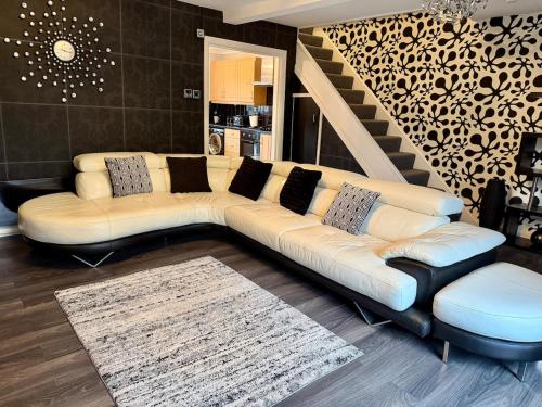 Stylish 3-Bed Family Pet-Friendly Home with Garden photo 23