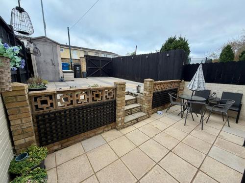 Stylish 3-Bed Family Pet-Friendly Home with Garden photo 7