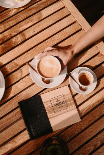 Sadržaji za pripremu kafe i čaja u objektu Amrai Suites