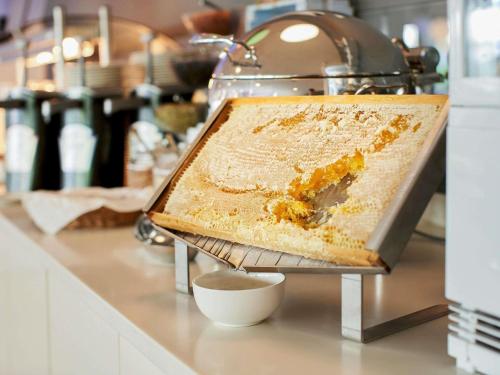 Comida en o cerca de este hotel