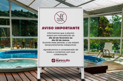 a sign that is next to a swimming pool at Hotel Euro Suíte Campos do Jordão By Nacional Inn - A 800 metros da Vila Capivari in Campos do Jordão