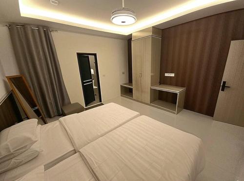 Giường trong phòng chung tại Foavahi Shark View Inn