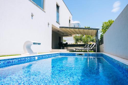 Villa Castelli, Family Holiday House with Private Pool