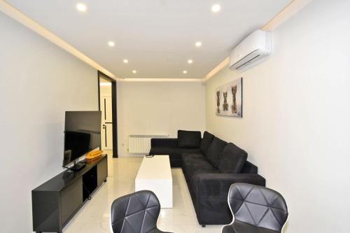 Saryan street, 1 bedroom Stylish apart SA222
