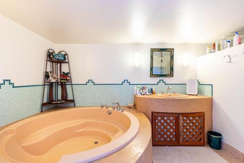 GuestReady - Spacious mid-term apartment for 4