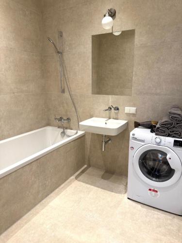 Brand New, Central Apartment with Own Garden