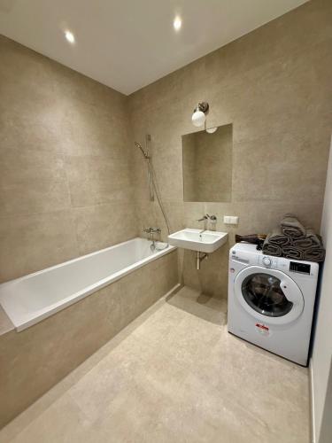 Brand New, Central Apartment with Own Garden