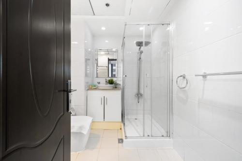 Luxury 2BR Apt with Sea View, Pool & Gym - Torch Tower Dubai Marina photo 3
