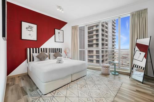 Luxury 2BR Apt with Sea View, Pool & Gym - Torch Tower Dubai Marina photo 2