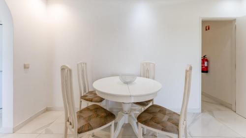 Bright 1BDR Flat in Albufeira by LovelyStay