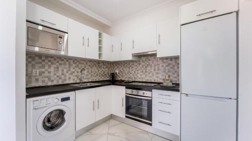 Bright 1BDR Flat in Albufeira by LovelyStay