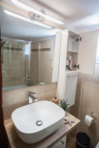 Luxurious apartment, less than 60 m from the sea!