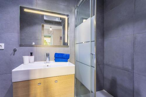 Ένα μπάνιο στο La Clé Escale bleue, route du Parcours des Arts ppat