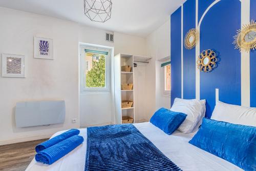 Ένα ή περισσότερα κρεβάτια σε δωμάτιο στο La Clé Escale bleue, route du Parcours des Arts ppat