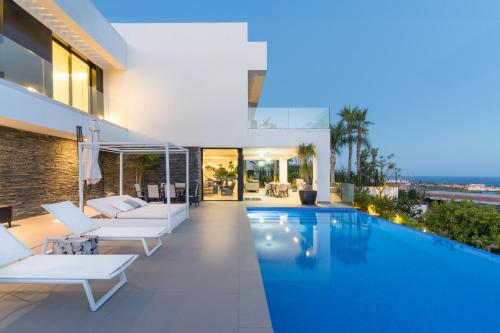 Villa Nido Modern 4 bed villa with sea views