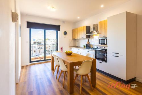 Kuchyň nebo kuchyňský kout v ubytování Charming Central Mosta Apartment